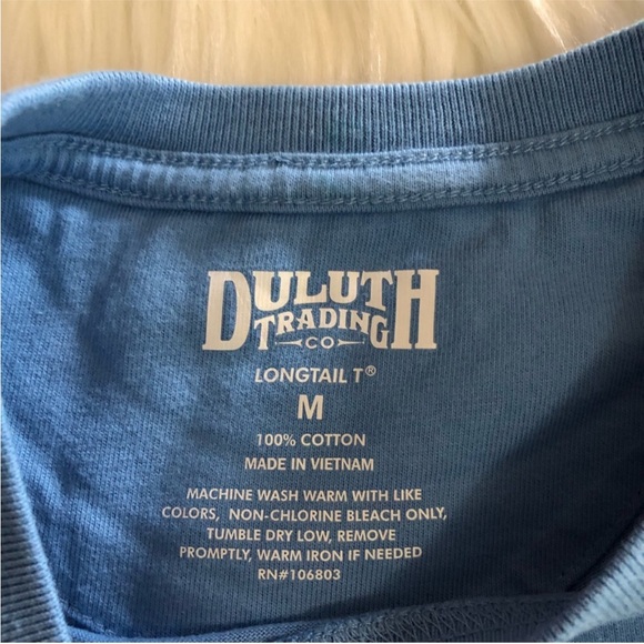 Duluth Trading Co. Longtail Short Sleeve Crewneck With Pocket | Size Medium - Picture 2 of 4